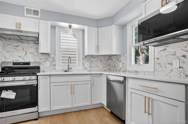 22606 Liberty Street, St. Clair Shores, MI 48080