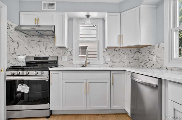 22606 Liberty Street, St. Clair Shores, MI 48080