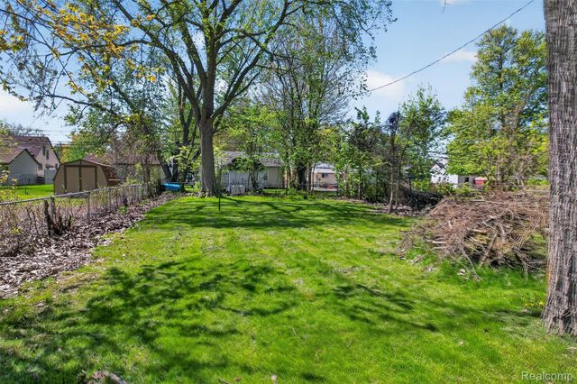 22606 Liberty Street, St. Clair Shores, MI 48080