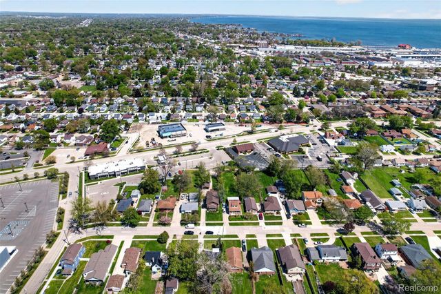 22606 Liberty Street, St. Clair Shores, MI 48080