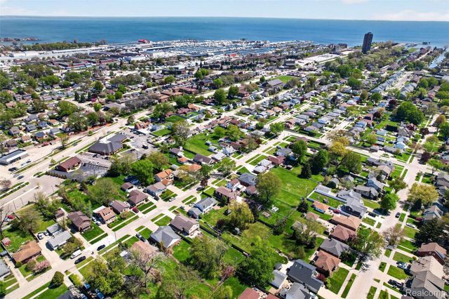 22606 Liberty Street, St. Clair Shores, MI 48080