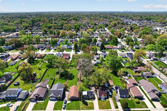 22606 Liberty Street, St. Clair Shores, MI 48080