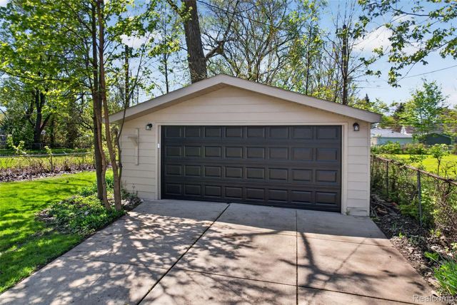 22606 Liberty Street, St. Clair Shores, MI 48080