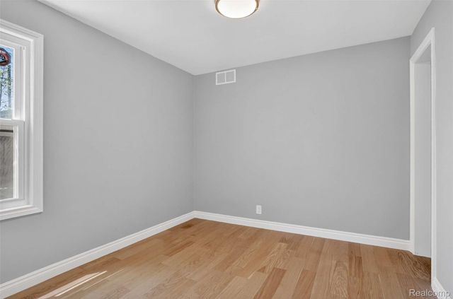 22606 Liberty Street, St. Clair Shores, MI 48080