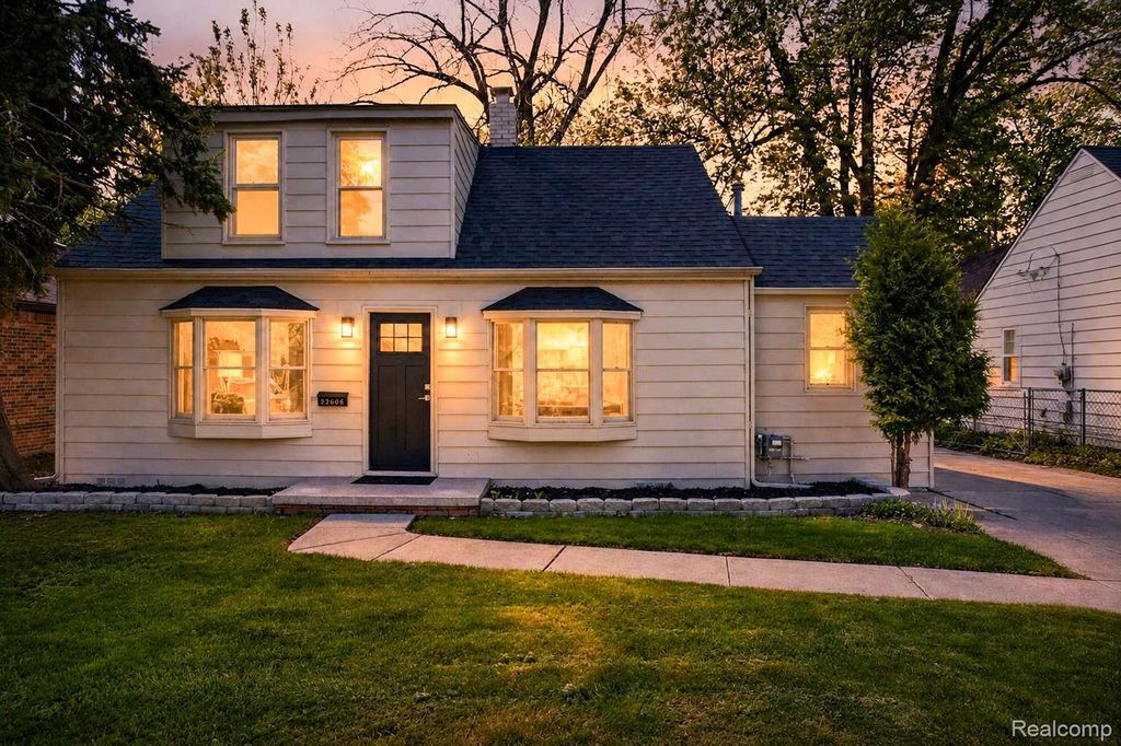 22606 Liberty Street, St. Clair Shores, MI 48080
