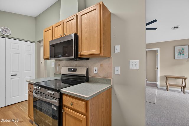 1200 Hillside Avenue APT 702, Niskayuna, NY 12309