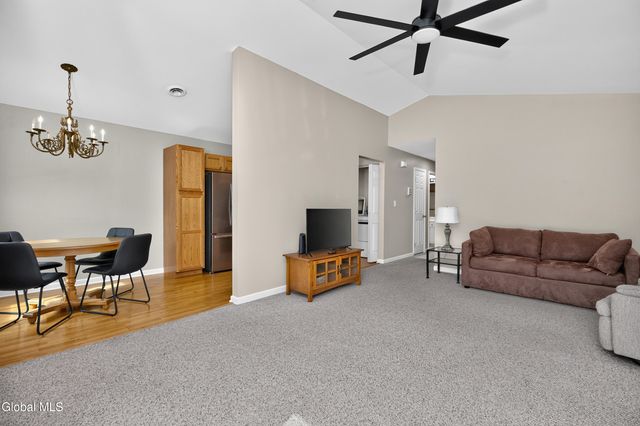 1200 Hillside Avenue APT 702, Niskayuna, NY 12309