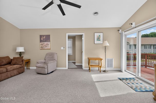 1200 Hillside Avenue APT 702, Niskayuna, NY 12309