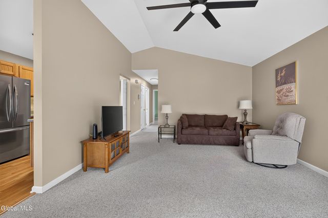 1200 Hillside Avenue APT 702, Niskayuna, NY 12309