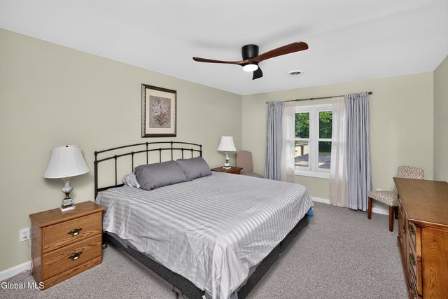 1200 Hillside Avenue APT 702, Niskayuna, NY 12309