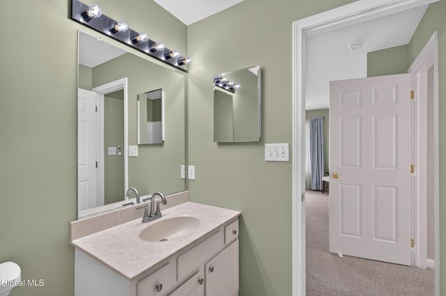 1200 Hillside Avenue APT 702, Niskayuna, NY 12309