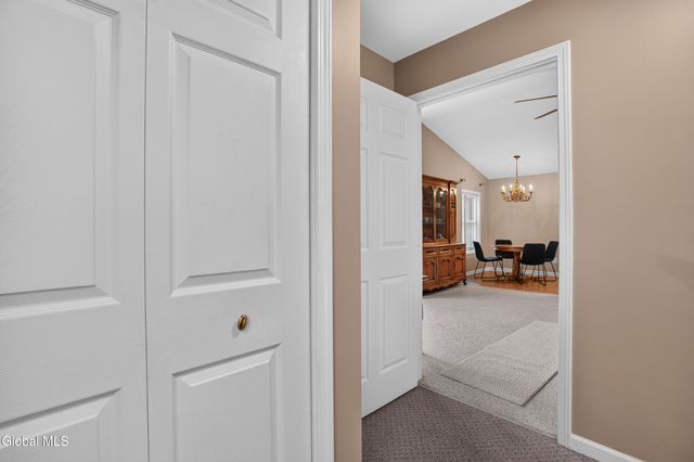 1200 Hillside Avenue APT 702, Niskayuna, NY 12309