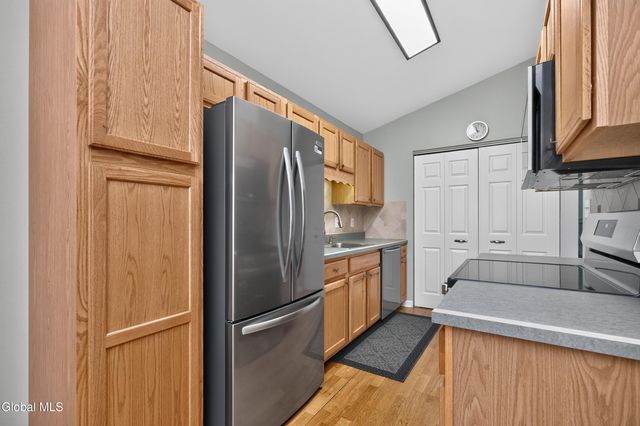 1200 Hillside Avenue APT 702, Niskayuna, NY 12309