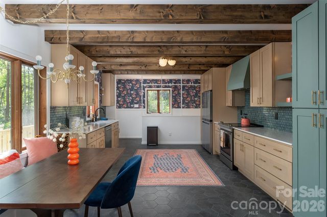 233 Bryant Ridge Drive, Swannanoa, NC 28778