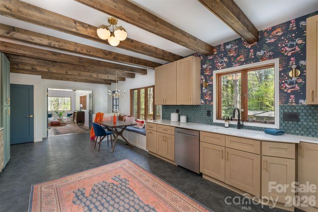 233 Bryant Ridge Drive, Swannanoa, NC 28778