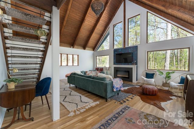 233 Bryant Ridge Drive, Swannanoa, NC 28778