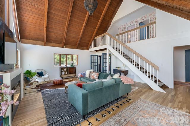 233 Bryant Ridge Drive, Swannanoa, NC 28778