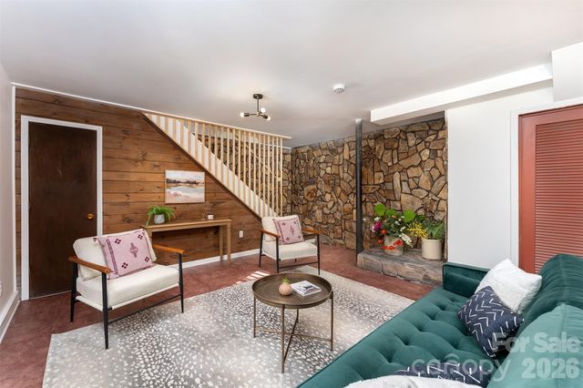 233 Bryant Ridge Drive, Swannanoa, NC 28778