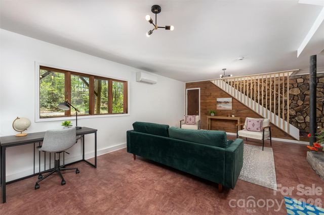 233 Bryant Ridge Drive, Swannanoa, NC 28778