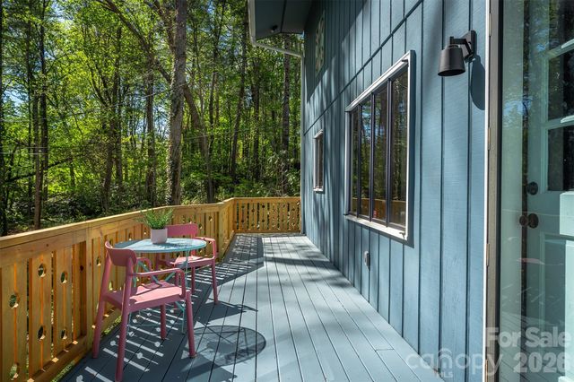 233 Bryant Ridge Drive, Swannanoa, NC 28778