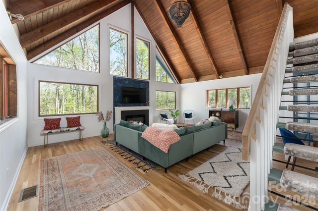 233 Bryant Ridge Drive, Swannanoa, NC 28778