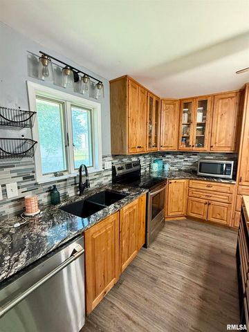 824 9TH Avenue, Fulton, IL 61252