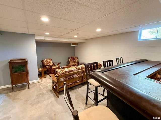 824 9TH Avenue, Fulton, IL 61252