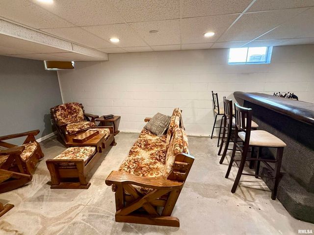 824 9TH Avenue, Fulton, IL 61252