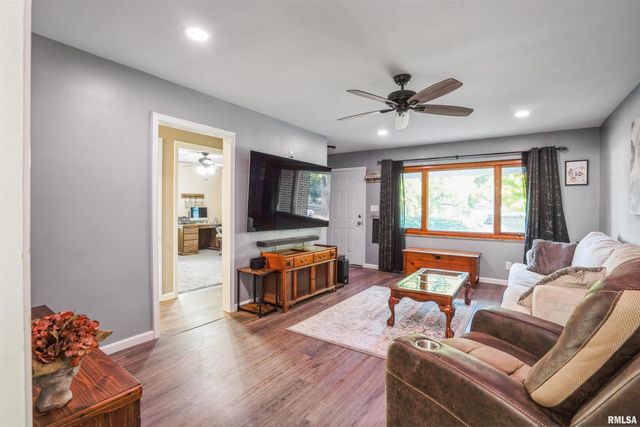 824 9TH Avenue, Fulton, IL 61252