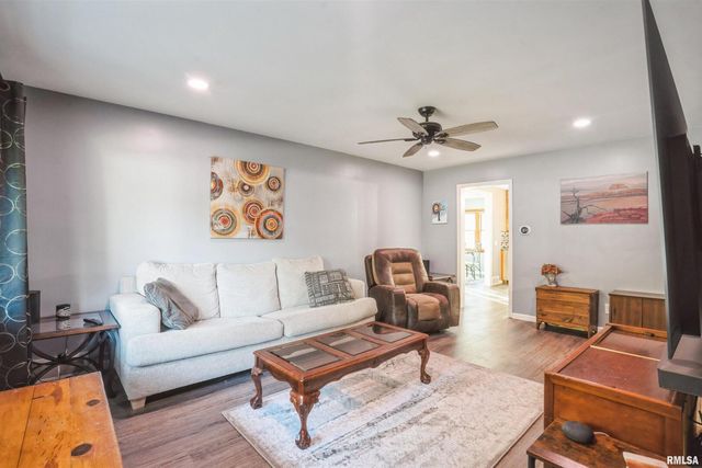 824 9TH Avenue, Fulton, IL 61252