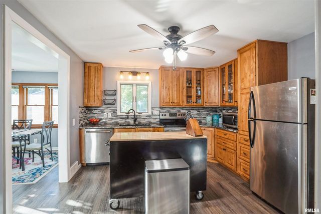 824 9TH Avenue, Fulton, IL 61252