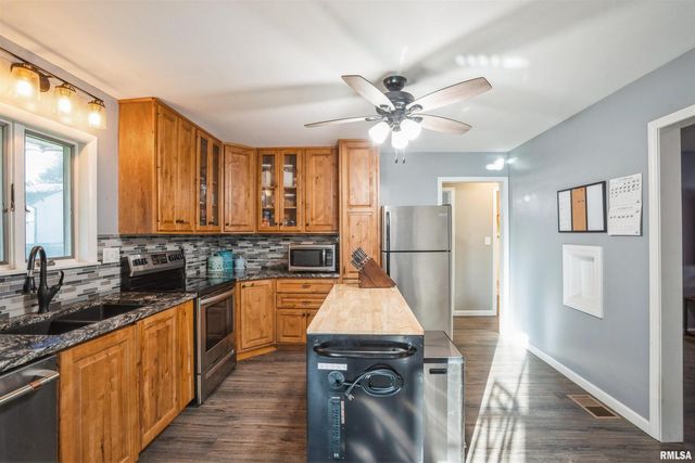 824 9TH Avenue, Fulton, IL 61252