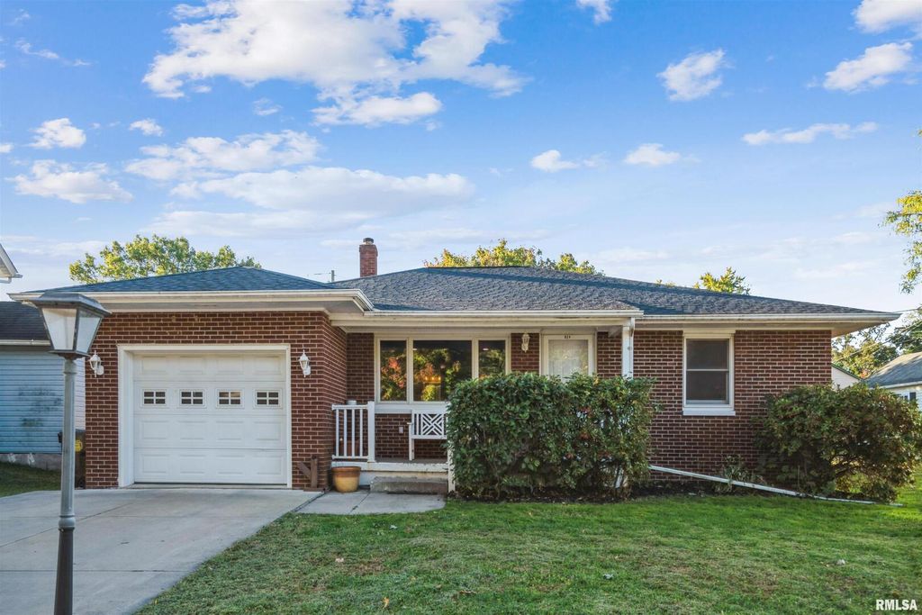 824 9TH Avenue, Fulton, IL 61252