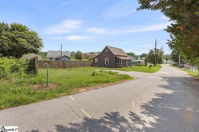 6 Lyman Street, Pelzer, SC 29669
