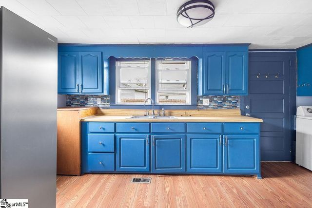 6 Lyman Street, Pelzer, SC 29669