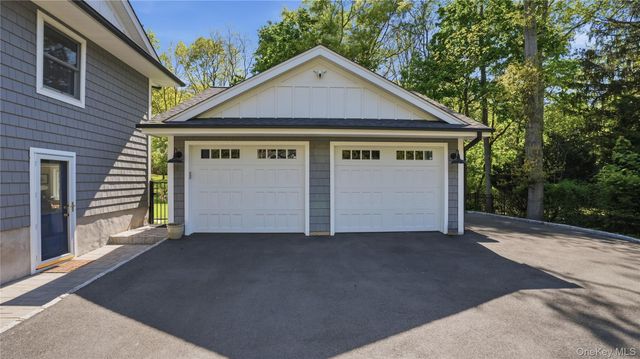 5 Canary Court, Huntington, NY 11743