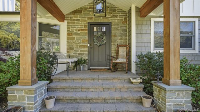 5 Canary Court, Huntington, NY 11743