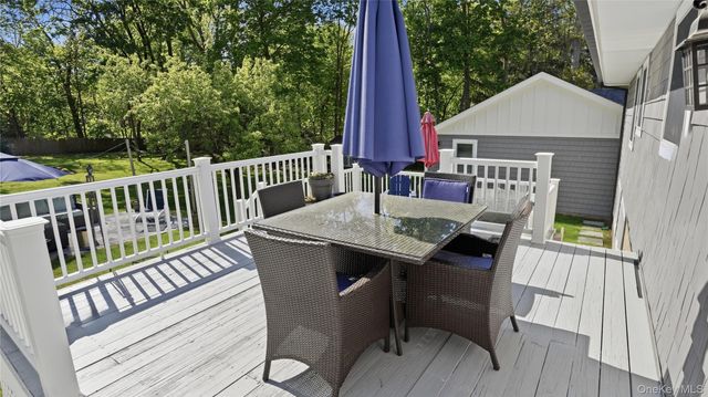5 Canary Court, Huntington, NY 11743
