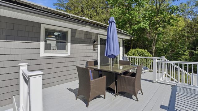 5 Canary Court, Huntington, NY 11743
