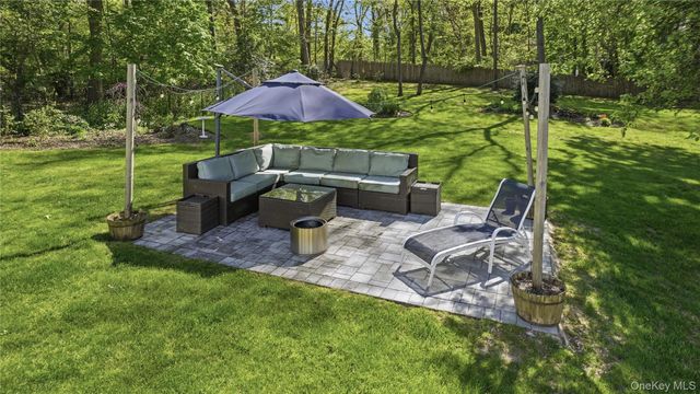 5 Canary Court, Huntington, NY 11743