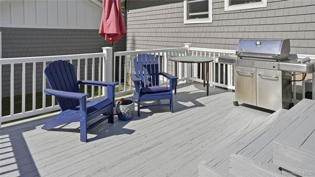 5 Canary Court, Huntington, NY 11743