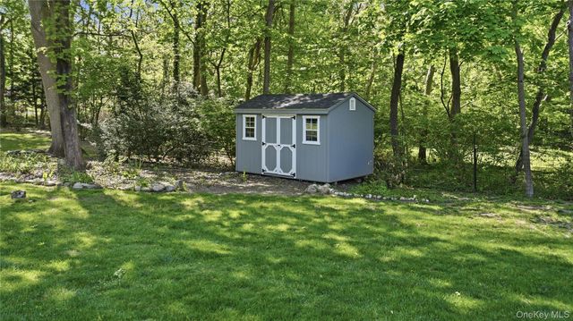 5 Canary Court, Huntington, NY 11743
