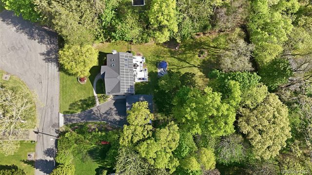 5 Canary Court, Huntington, NY 11743