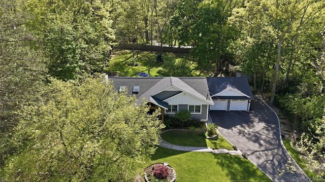 5 Canary Court, Huntington, NY 11743