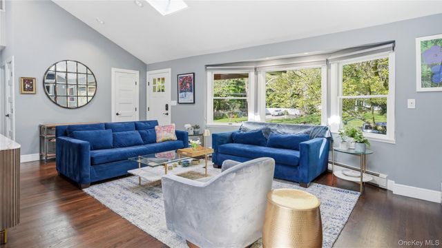 5 Canary Court, Huntington, NY 11743