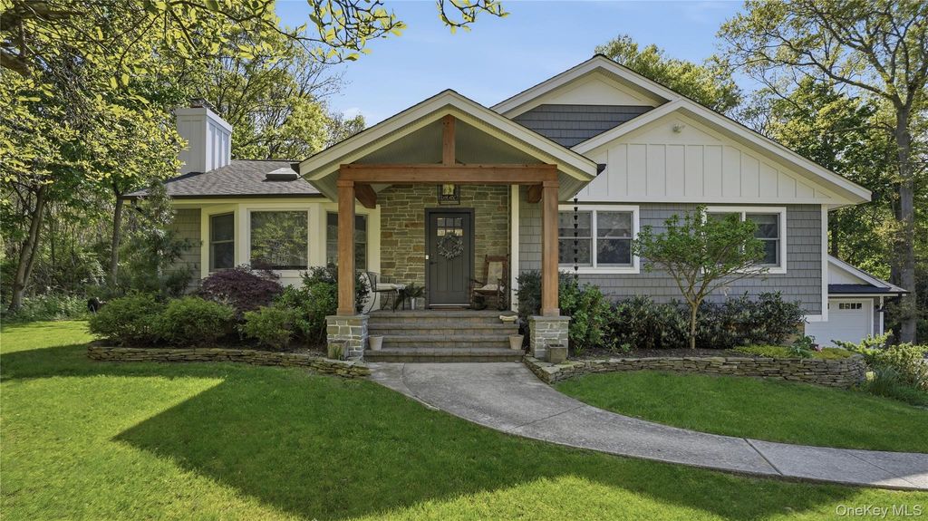 5 Canary Court, Huntington, NY 11743