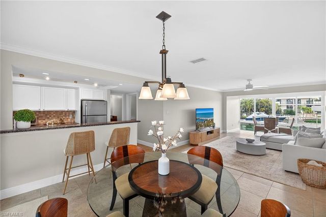 1550 Gulf Shore BLVD N E6, Naples, FL 34102