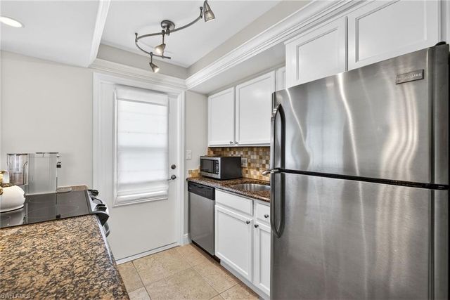 1550 Gulf Shore BLVD N E6, Naples, FL 34102