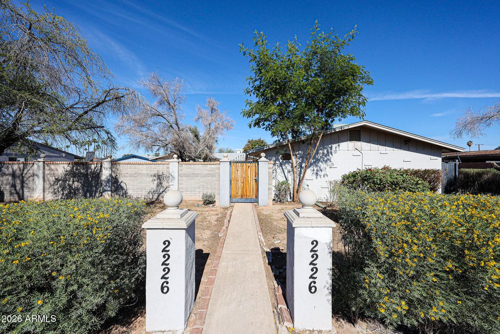 2226 W HEATHERBRAE Drive 1, Phoenix, AZ 85015