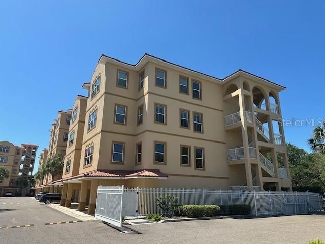 606 WELLS COURT 302, Clearwater, FL 33756